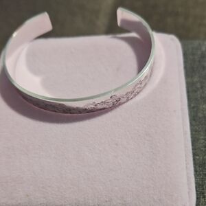 ❤️NWT Silver Tone Floral Engraved Cuff Bracelet - Pink Display Box. Never Opened